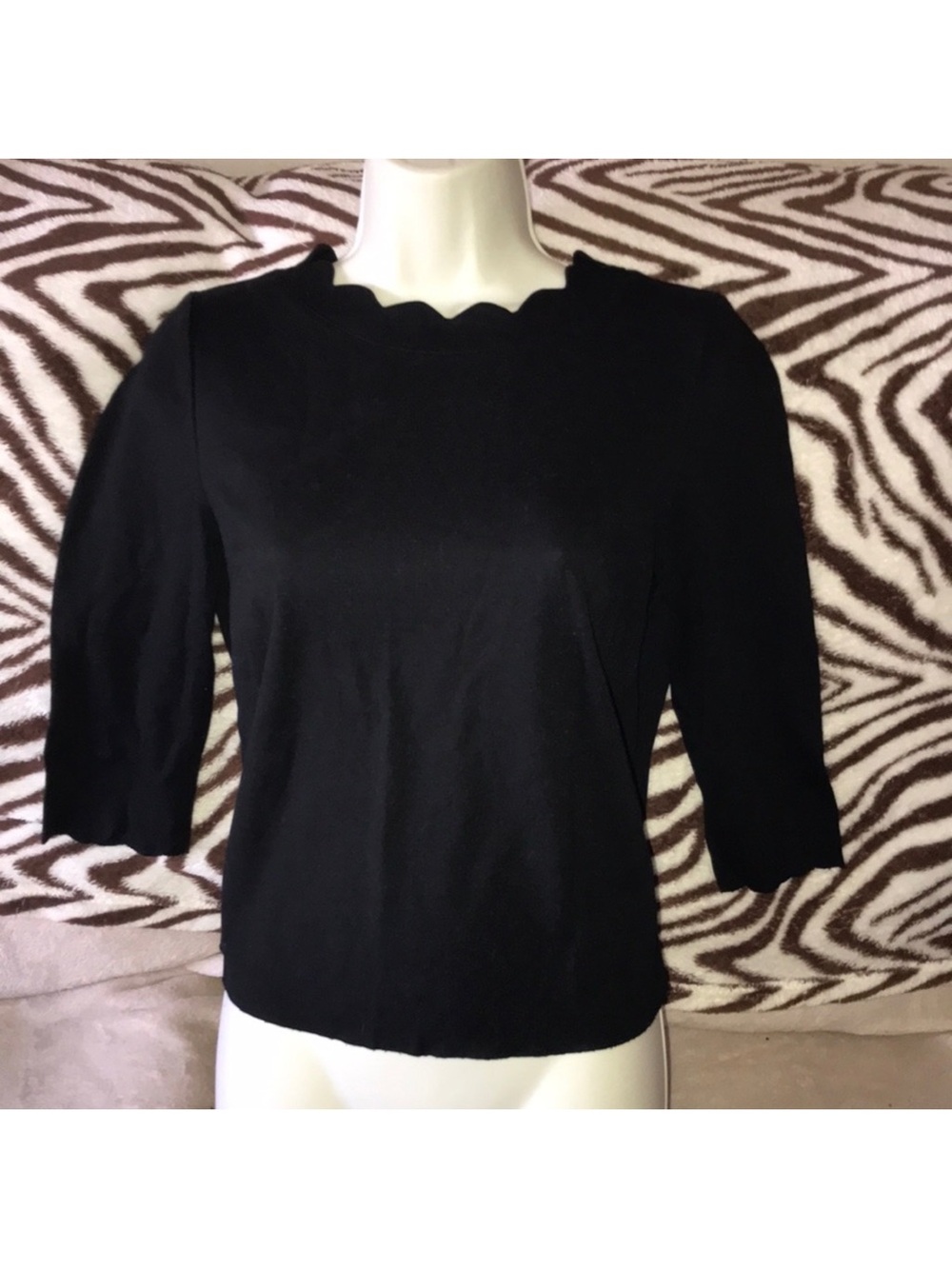 Everleigh XS Black long sleeved Scallop Neck Women’s Top